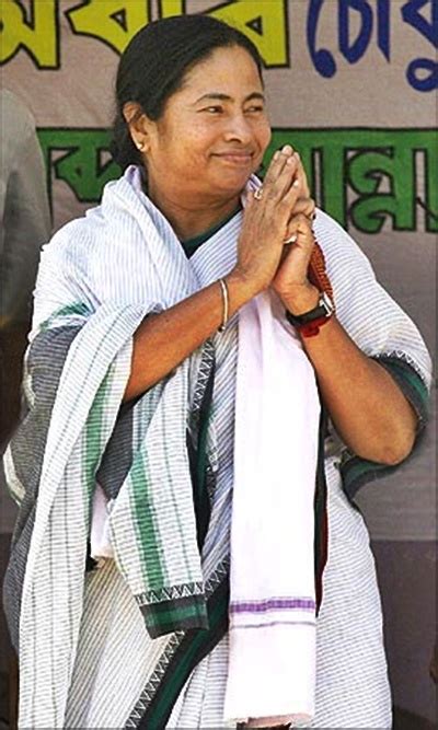 Mamata Banerjee turns saree designer to revive ailing 'Tantuja ...