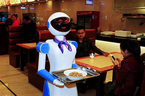 Meet the robot that serves food at Multan’s restaurant - DNA News Agency