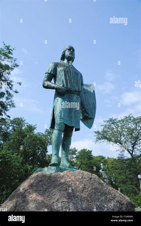 Leif Erikson (Leif Ericson) statue in Humboldt Park, Chicago, Illinois Stock Photo - Alamy