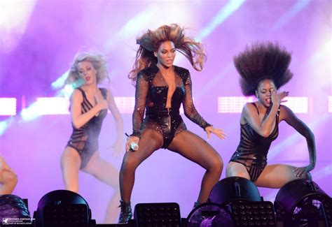 BEYONCE Performs on Her Run Tour in Miami – HawtCelebs