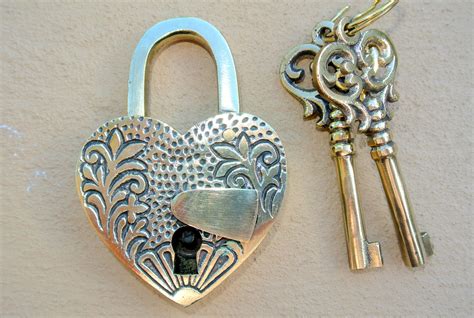 EMBOSSED 3" Vintage style antique "HEART LOVE PADLOCK " shape solid brass 2 keys heavy lock ...