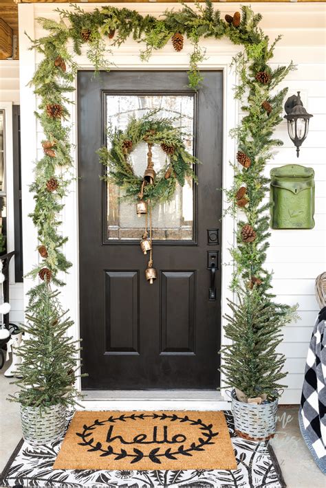 Farmhouse Christmas Porch: Tips for Creating a Beautiful and Affordable ...