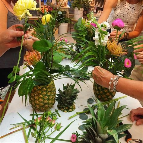 DIY pineapple vase, floral arrangement class. Such a unique vase idea ...