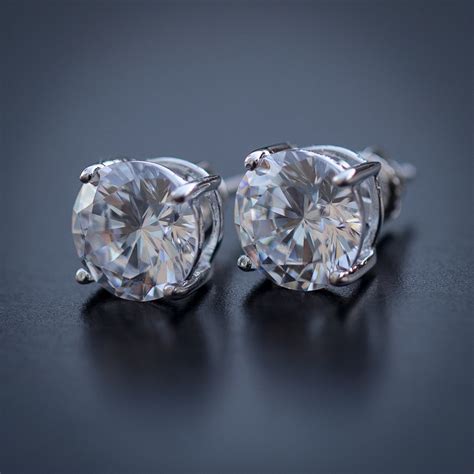 Men's Round Shape Diamond Stud Earrings