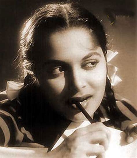 Just 30 Vintage Photos Of Waheeda Rehman That Are An Ode To Her Timeless Beauty