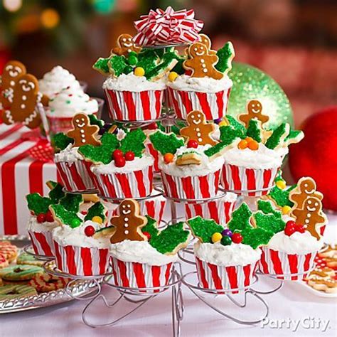 Loving these striped baking cups! Deck the cupcakes with mini cookies and create a *tree* using ...