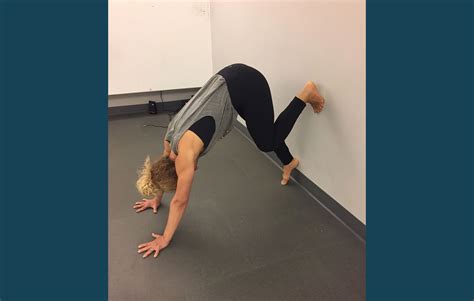 How To Do A Handstand Once And For All In 5 Easy Steps - Patriot News ...