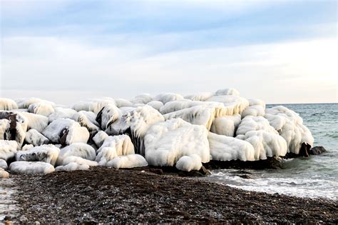 Winter storm leaves behind spectacular frozen ice formations in Toronto