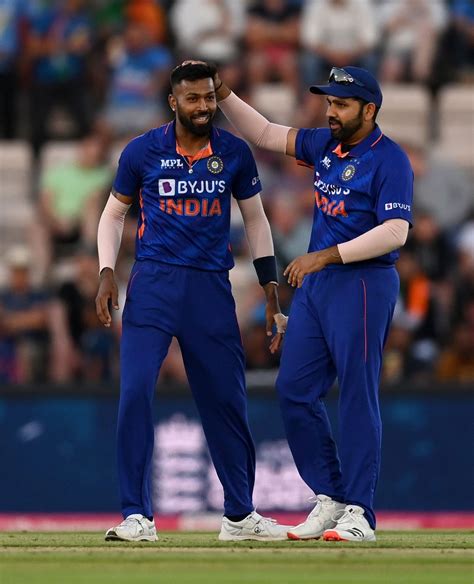 Hardik Pandya hits a six during his 33-ball 51 | ESPNcricinfo.com