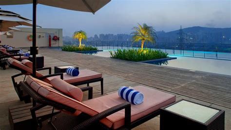 Stylish Central Mumbai Retreat near Airport with Rooftop Pool, Mumbai, India