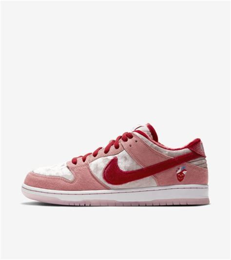 Date de sortie de la SB Dunk Low « Strangelove ». Nike SNKRS CH