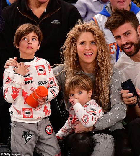 Shakira steps out with Gerard Pique and their two kids | Daily Mail Online