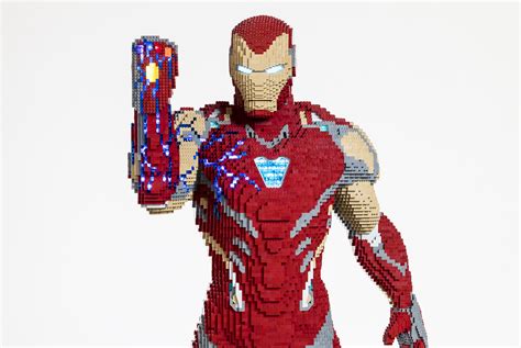 LEGO unveils life-size Iron Man with Infinity Gauntlet for SDCC 2019 | AIPT