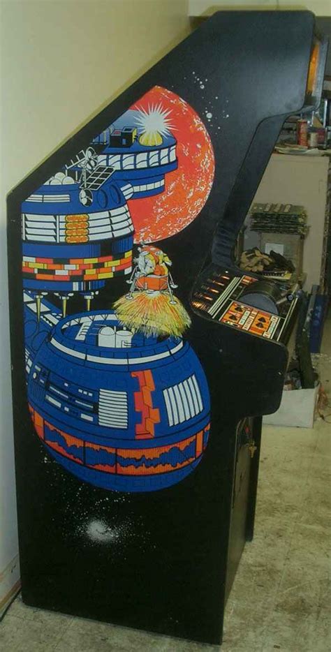 Atari Lunar Lander Vector Arcade Video Game of 1979 at www.pinballrebel.com