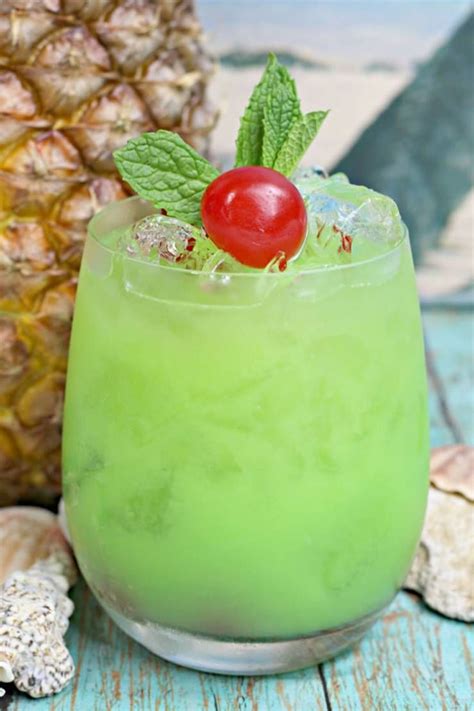 Alcoholic Drinks - BEST Hawaiian Cocktail Recipe - Easy and Simple On The Rocks Green ...