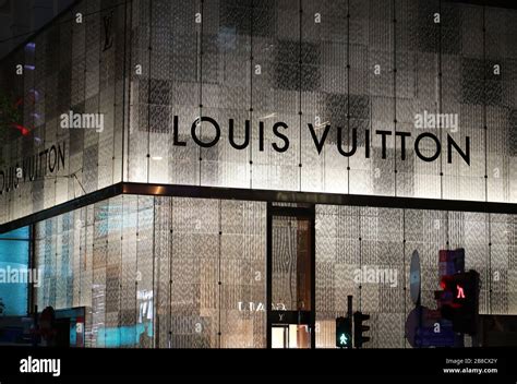 hong kong louis vuitton flagship Stock Photo - Alamy