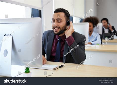 8,522 Worker Wearing Headphones Office Images, Stock Photos & Vectors ...