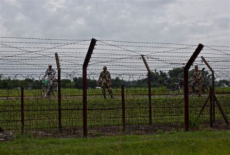 India-Bangladesh Border Fencing Incomplete Due To Bangladesh Border ...