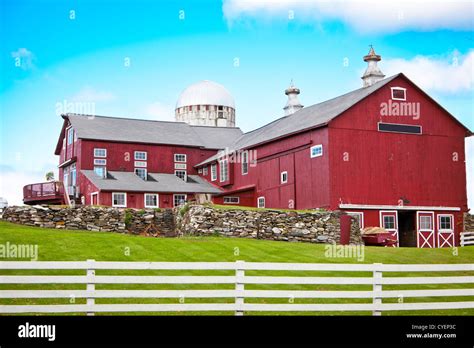 Traditional American Farm House High Resolution Stock Photography and ...