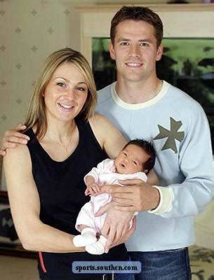 Soccer Legends Pics: Micheal Owen with family