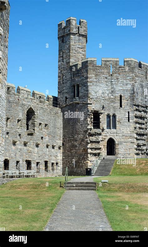 Inside caernarfon castle hi-res stock photography and images - Alamy