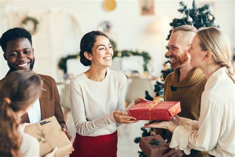 10 Ways to Save Big on Holiday Shopping | The Motley Fool