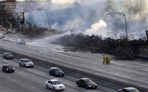 Destructive downtown Los Angeles fire snarls traffic (w/video)