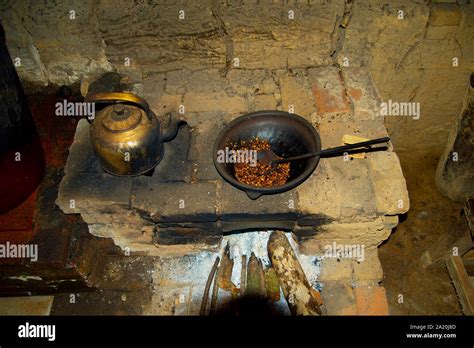 Traditional Roasting of Organic Coffee Stock Photo - Alamy