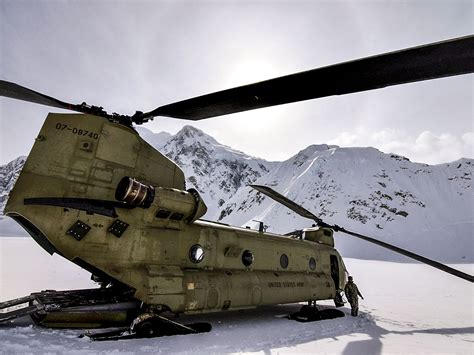 The US Army is planning to upgrade Chinook helicopter to fly for 100 ...