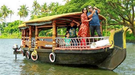 Shikara Boat In Alleppey-Pricing, Time, Cruise Options And Routes ...