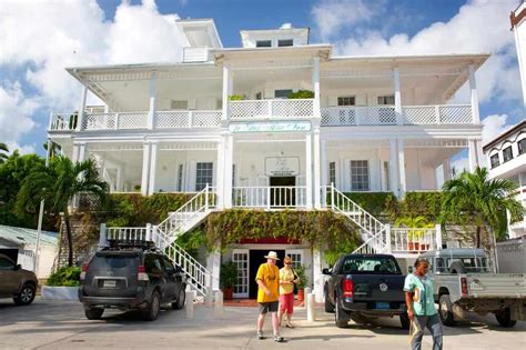 Guide to Belize City - Where to Eat, Stay & Play