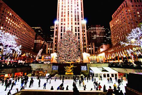 5 BEST Places To Visit In The USA For Christmas - Wooder Ice