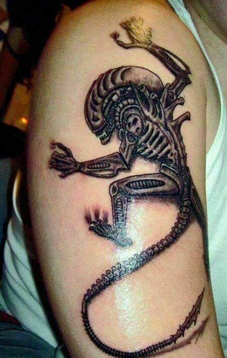 3d-alien-skeleton-tattoo-on-right-shoulder | Alien tattoo, Picture ...