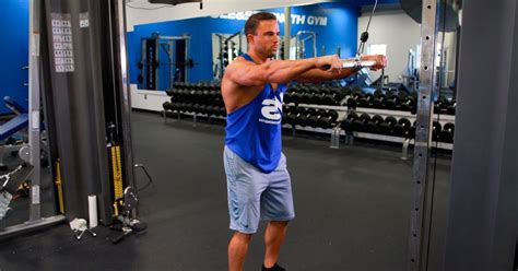 Standing Lat Pulldown: Benefits And How To Do It Correctly