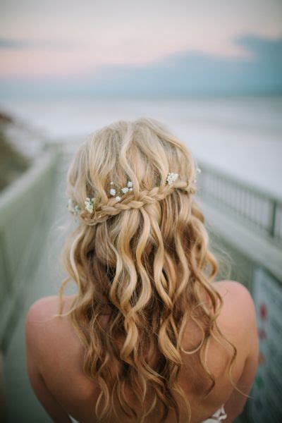 18 Perfect Curly Wedding Hairstyles - Pretty Designs