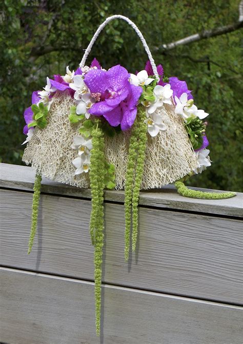 A stylish and refreshing alternative to the original bridal bouquet Created with Bolsa Flora VI ...