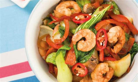 Spicy prawns and pak choi stir-fry Diabetic Salads, Diabetic Recipes, Veggie Recipes, Salad ...