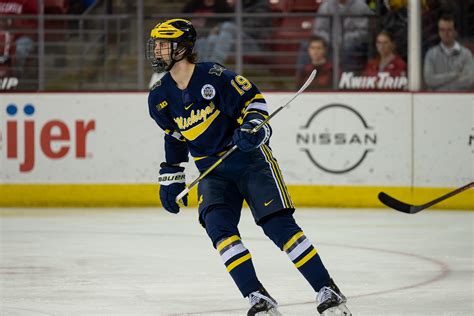 Adam Fantilli signs with Blue Jackets, leaves Michigan