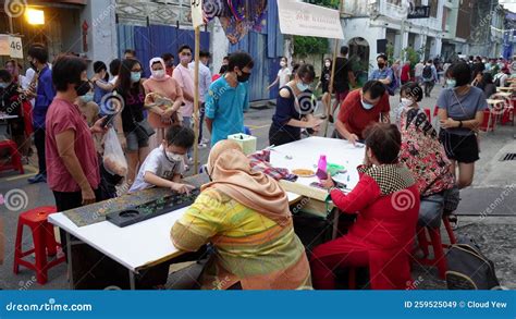 A Kid Enjoy Play Congkak Game at Booth Stock Video - Video of mask, strategy: 259525049