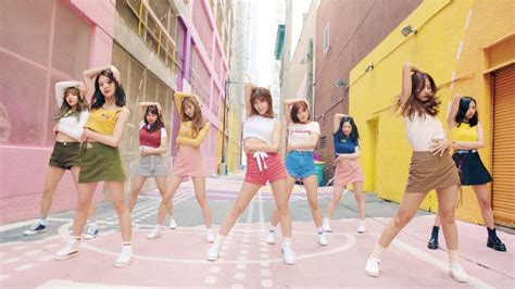 TWICE「LIKEY -Japanese ver.-」Music Video