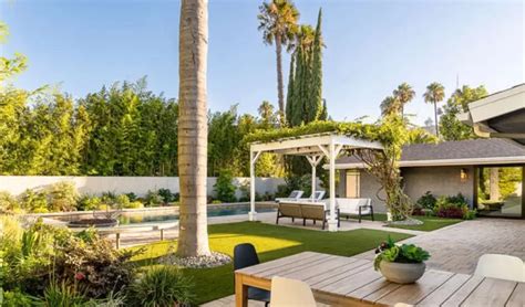 Valerie Bertinelli's Home Decor Secrets Revealed - Home Improvement Cast