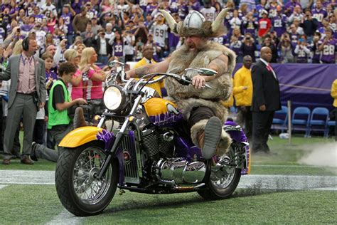 Minnesota Vikings mascot reportedly demands $20,000 a game, is relieved ...