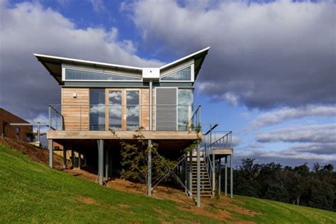 This Australian Weekender House Has A Distinctive Butterfly Roof