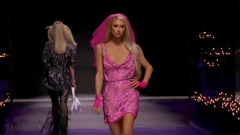 Paris Hilton Closes Versace’s Runway Show at Milan Fashion Week ...