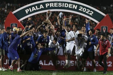 Arema Juara Piala Presiden 2022 Usai Tahan Borneo, Fans: Full Ndredeg,Terbang Dulu, Sergio ...