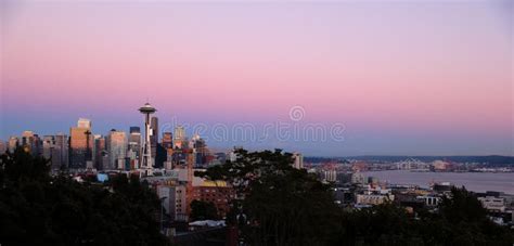 Seattle Skyline from Kerry Park Viewpoint at Sunset Editorial ...