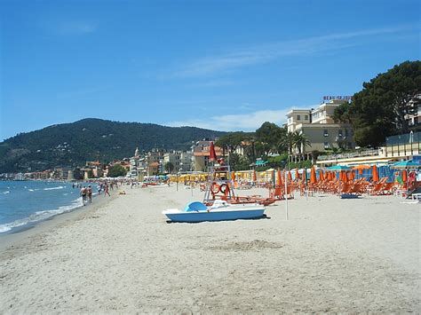 Alassio Sea and Beaches (Liguria, Italy) - san remo beach Alassio - beach sanremo Alassio ...