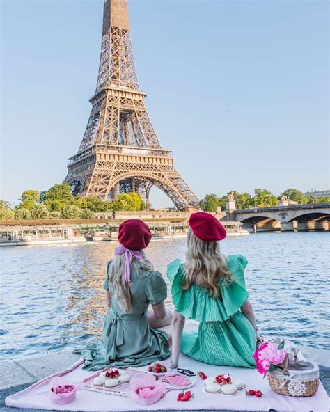 Picnic at the Eiffel Tower | Eiffel tower, Paris photography, Paris in ...