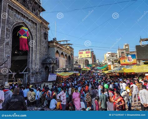 Tuljapur,India- October 28th 2022 Outside View of Goddess Tulaja Bhavani Mata Temple, Crowd of ...