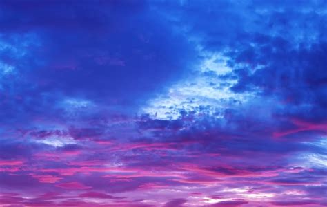 Free Photo | Sky with purple clouds at sunset